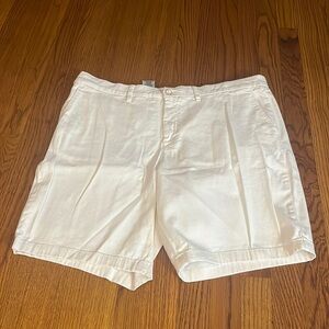 Robert Graham Men’s Cream Shorts Size 38